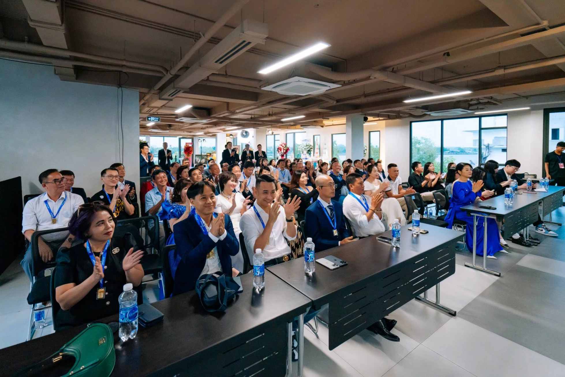https://static.quochuyanhcorp.vn/17650/2024/Quốc/Apollo Haus/Album ảnh/Khánh thành/khanh-thanh-apollo-haus (106).jpg